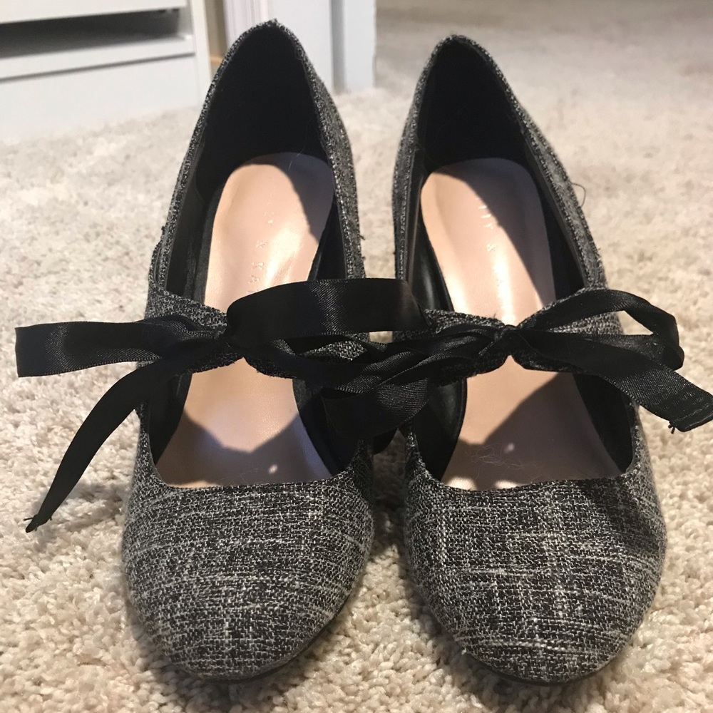 CLEARANCE WomenS Kelly & Katie BowTie Heels Size 8